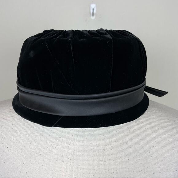 Vintage Black Velvet Martha Gene Pillbox Hat - Picture 6 of 6